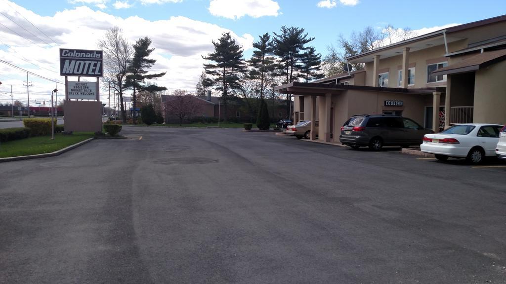 Colonade Motel East Windsor Exterior photo