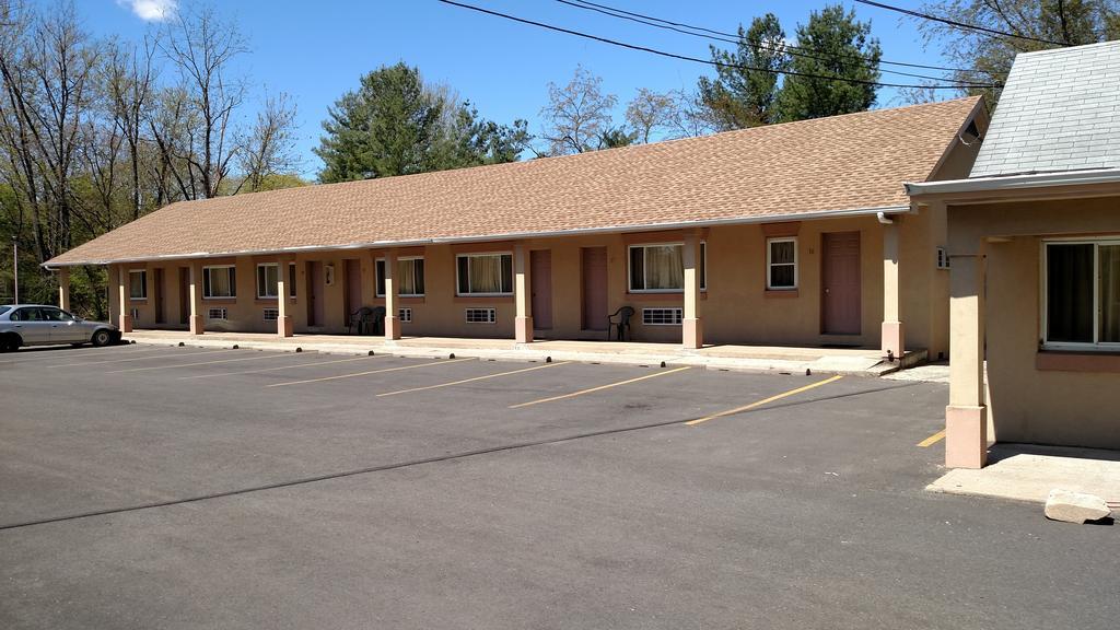 Colonade Motel East Windsor Room photo