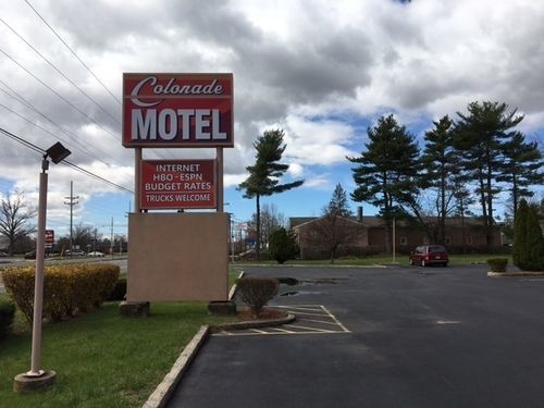 Colonade Motel East Windsor Exterior photo